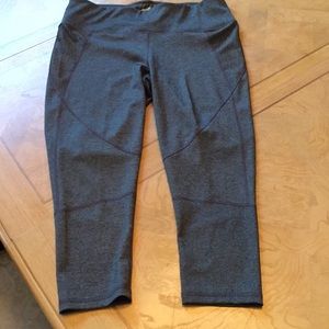 Avia workout pants, Capri length sz large 12-14